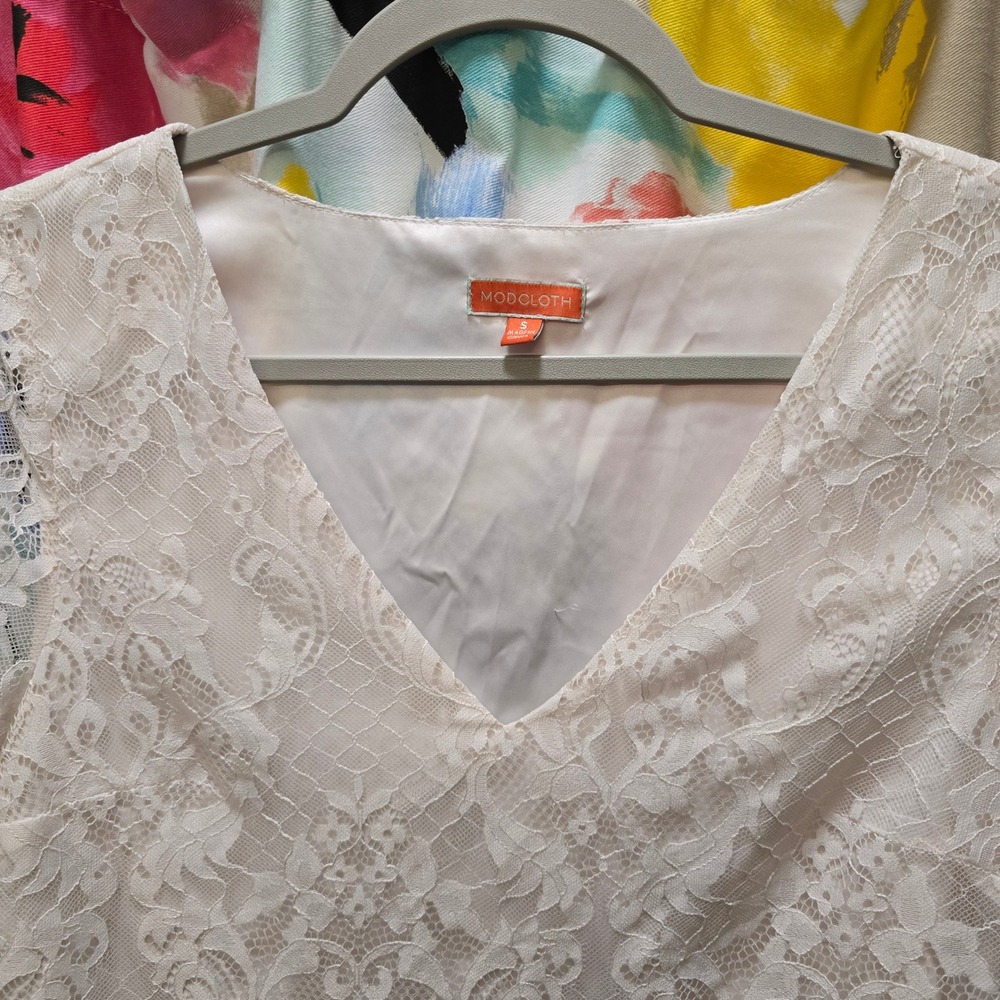 ModCloth White Lace Blouse Top Small Ivory V Neck 3/4 Ruffle Sleeve Elegant - Picture 4 of 10